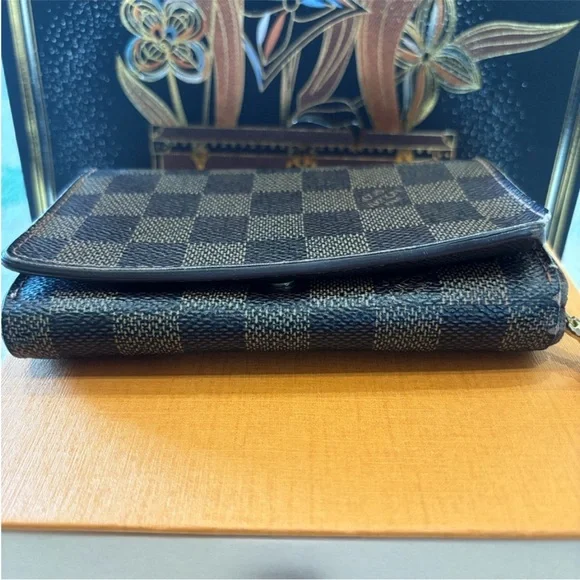 🖤Louis Vuitton Damier Wallet🖤 - Picture 4 of 10